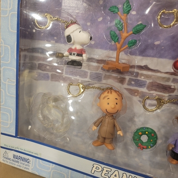 NIB Memory Lane Vintage 2004 A Charlie Brown Christmas Mini Figure Key Chain - Picture 5 of 7